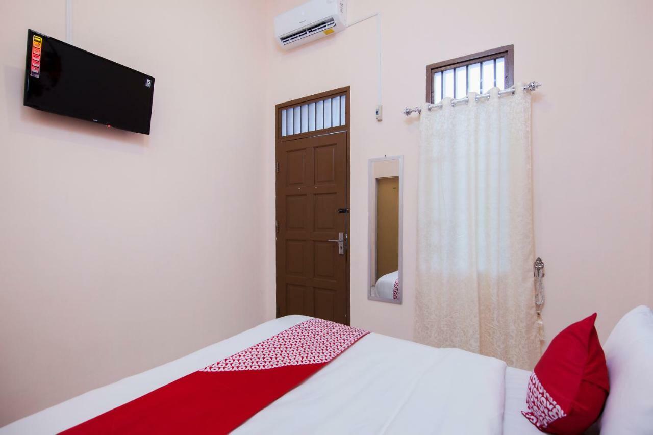 Oyo 885 Tangkul Residence Medan Exterior photo
