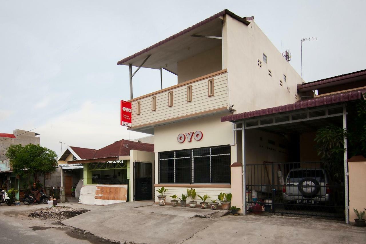 Oyo 885 Tangkul Residence Medan Exterior photo
